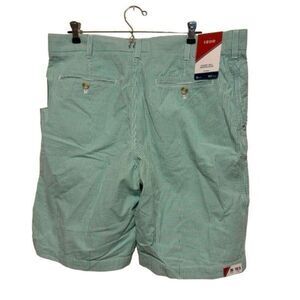Izod Sandy Bay Seersucker Size 36 Green & White Flat Front Shorts *New*
